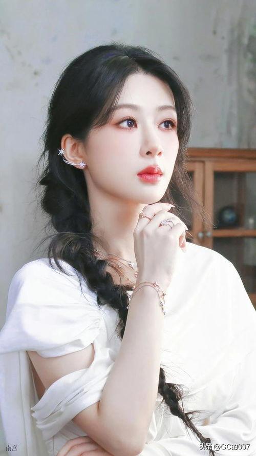 明星的照片杨紫,青春洋溢的影视新星  第2张