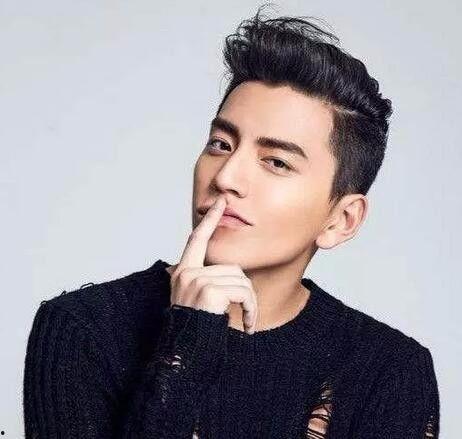 中国男明星JJ图,中国男星魅力四射，图鉴揭秘他的帅气瞬间  第2张