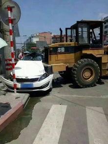 开铲车图片,开铲车作业现场实拍 第3张 开铲车图片,开铲车作业现场实拍 第3张