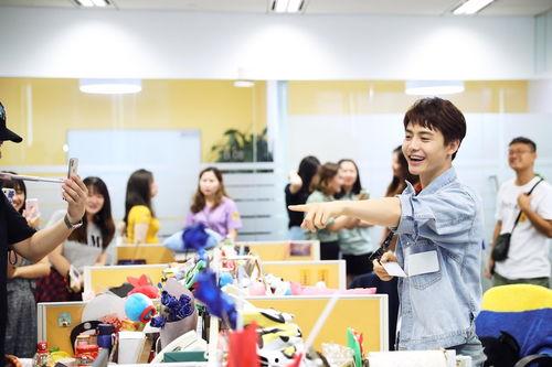 娱乐小编是什么,幕后推手如何塑造热门话题 第2张 娱乐小编是什么,幕后推手如何塑造热门话题 第2张