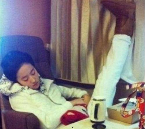 明星睡觉图片大全,揭秘明星们的“美容觉”秘密 第2张 明星睡觉图片大全,揭秘明星们的“美容觉”秘密 第2张