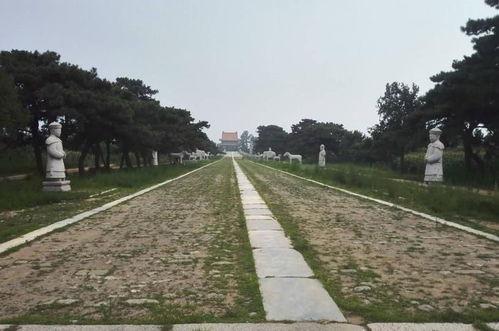 乾隆墓照片,揭秘清代帝王陵墓的神秘面纱 第3张 乾隆墓照片,揭秘清代帝王陵墓的神秘面纱 第3张